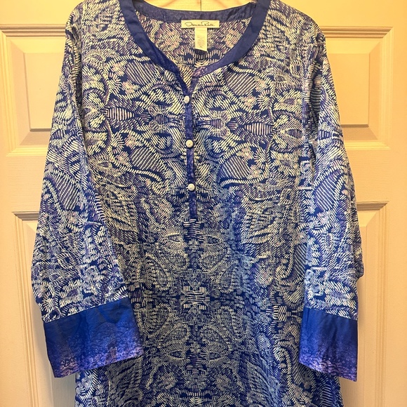 Oscar de la Renta Tops - Another fun and flirty Oscar de la Renta XL short dress or long blouse.